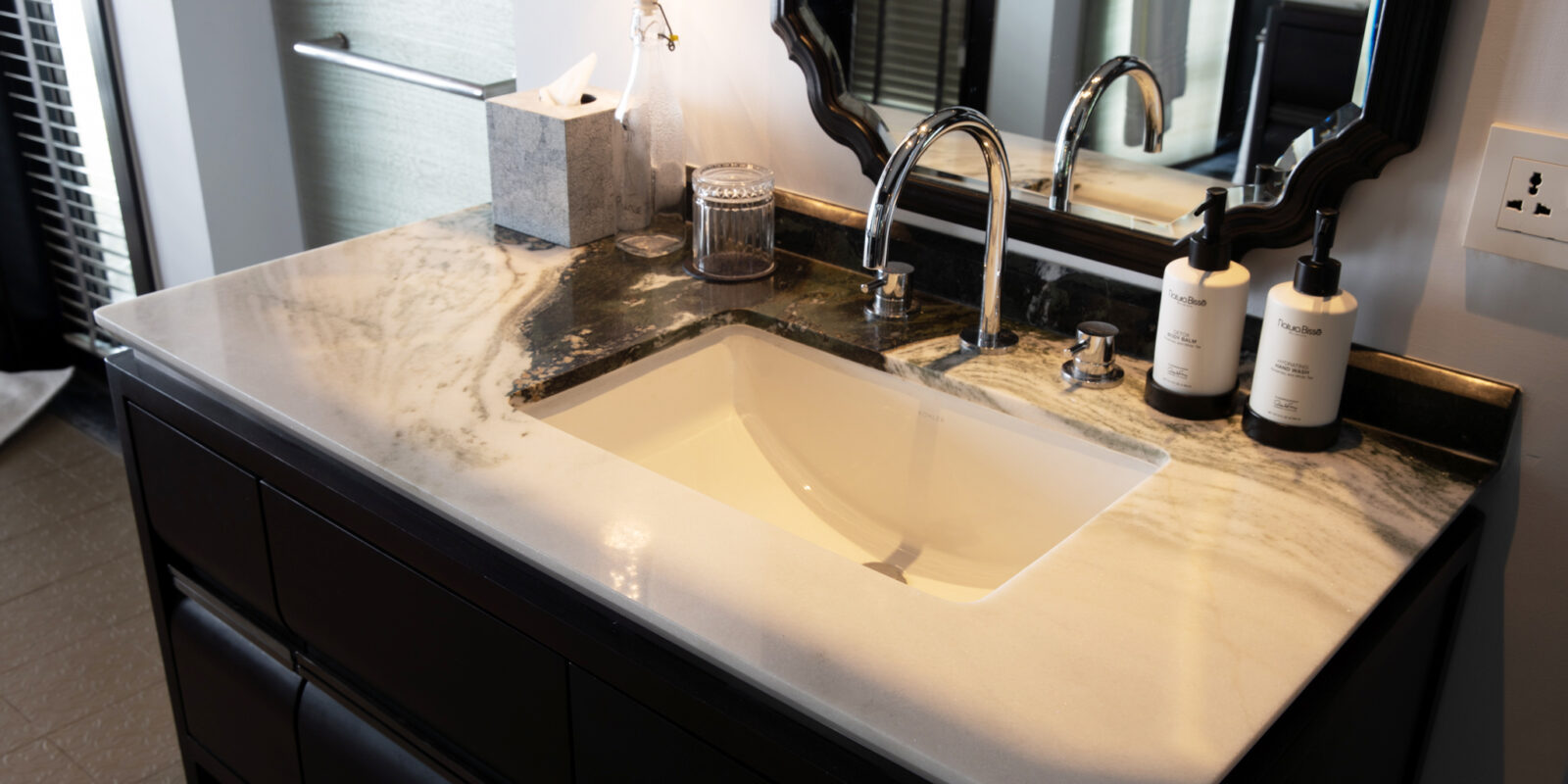 VILLA BATHROOM
